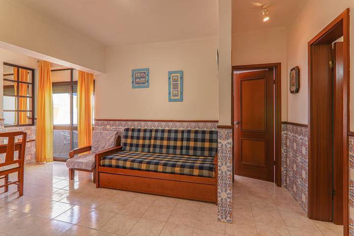 Ganze Wohnung, Apt. Torre Sol 4º7 – direkt am Strand, Klimaanlage & Pool in Armação de Pêra (costa), Armação de Pera