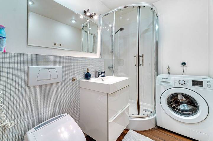 Apartamento entero, W Starym Sadzie in Breslavia, Lower Silesia