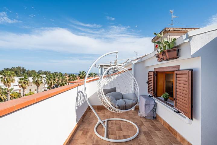 Entire apartment, Naxos Charming Penthouse with Swimming Pool x6 in Recanati (Sicily), Giardini-Naxos