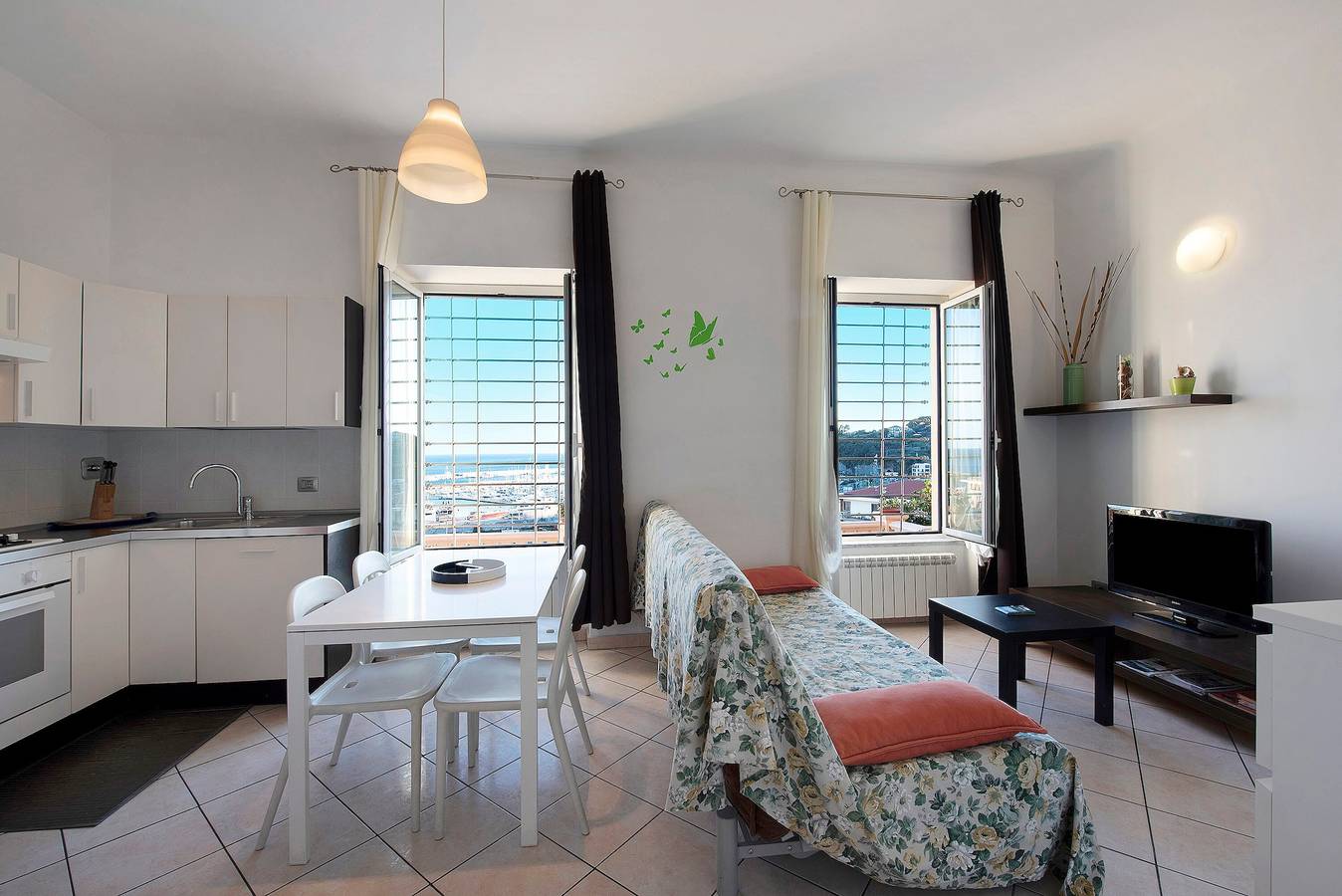 Hel lägenhet, Apartment "Trilocale in villa vista mare Apt 1" with Sea View in Varazze (City), Varazze