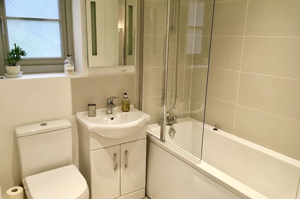 Apartamento entero, Anexo autocontenido dentro de 7 acres para 2 o 3 personas; largo o corto plazo in Warnham, Sussex Occidental