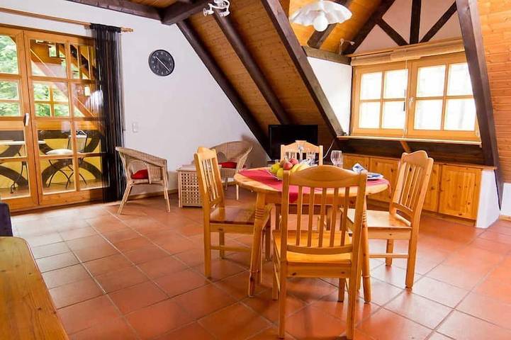 Ferienwohnung für 6 Personen, mit Garten und Sauna sowie Balkon und Pool, mit Haustier in Hiltpoltstein