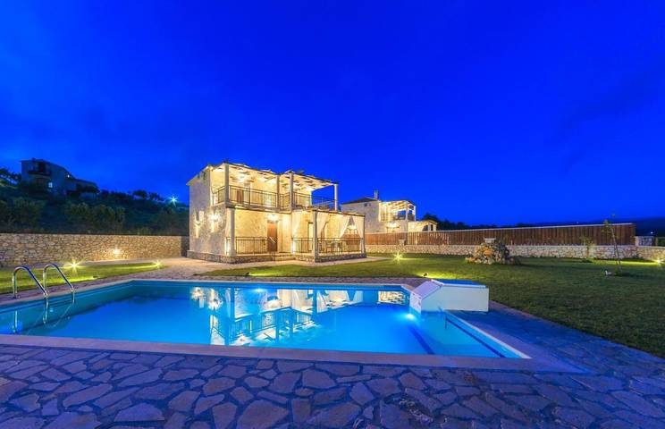 Villa with pool for 7 people, with pool and garden as well as balcony, child-friendly in Zakynthos