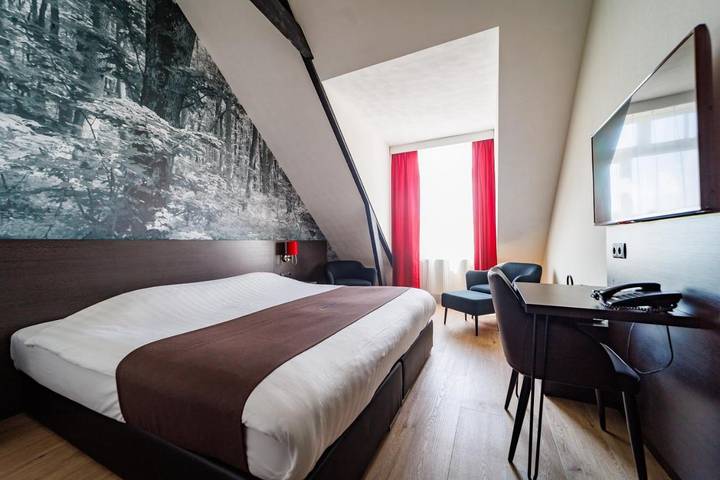 Hotel for 3 people, with terrace and pool - 1