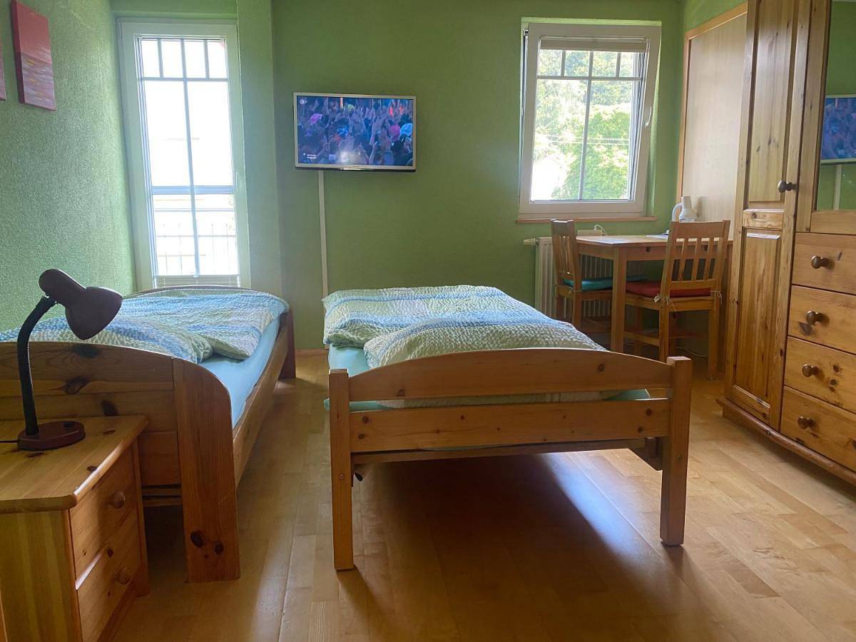 Ganze Ferienwohnung, Ferienzimmer Oelhaf Zimmer in Grün Self Check-In mit Key-Tresore in Wilhelmsdorf, Region Bodensee-Oberschwaben