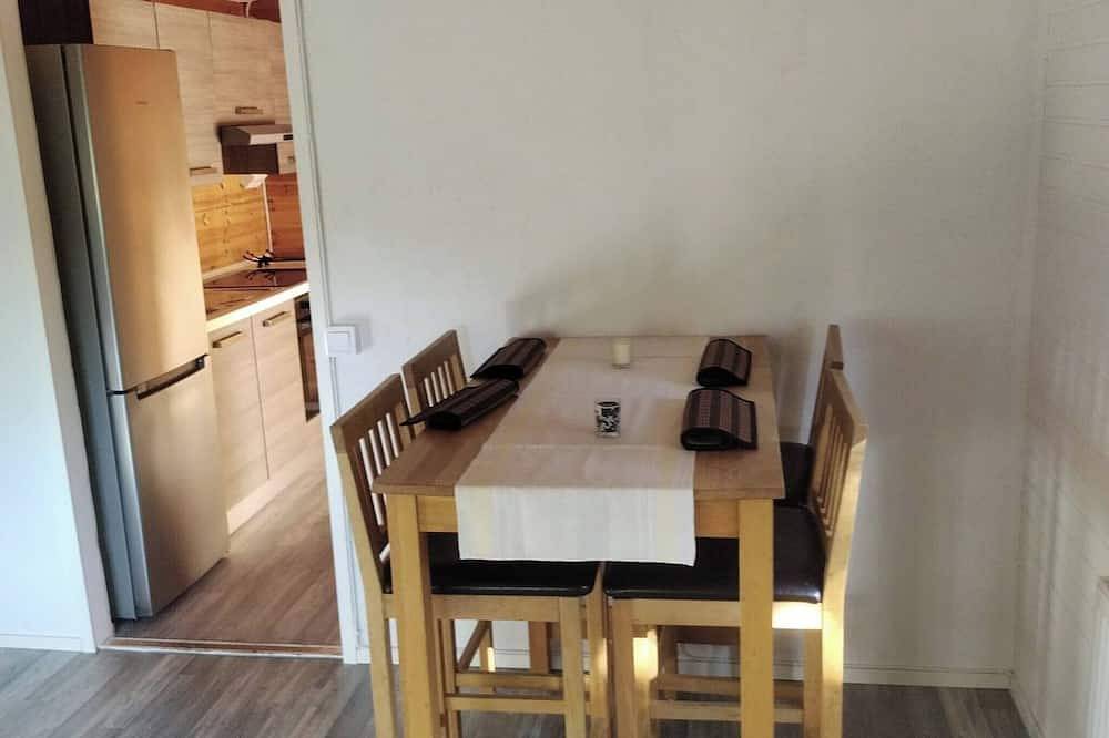 Gemütliche Kolsva-Hütte mit eigenem Eingang in Köping, Västmanland