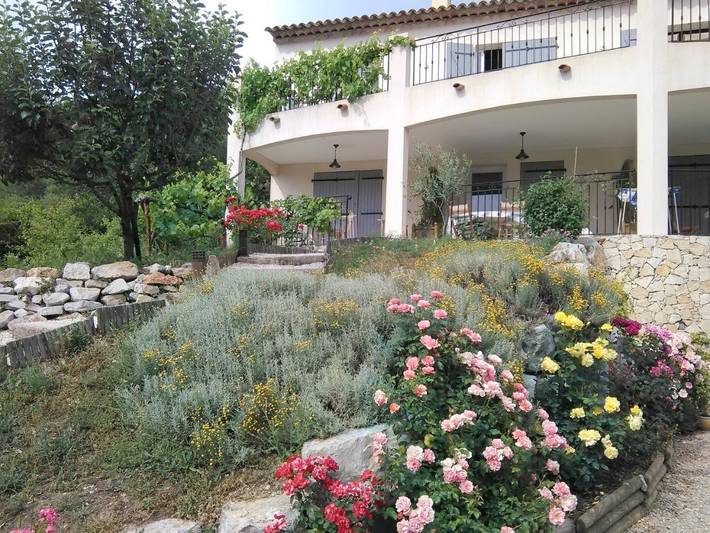 Gîte pour 4 personnes, avec Balcon et Terrasse ainsi que Jardin et Vue à Bauduen - 2