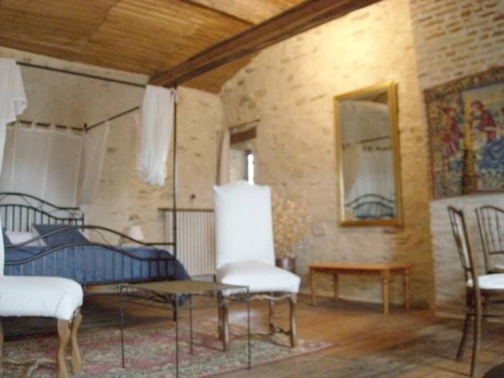 Location de vacances pour 5 personnes, avec vue ainsi que jardin et terrasse à Breuil-Barret - 4