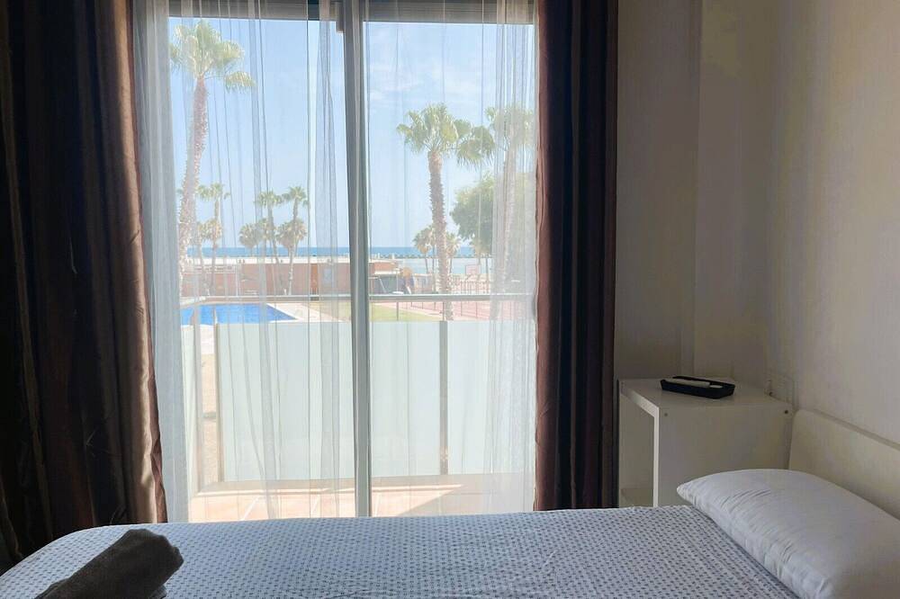 Apartamento entero, Enjoy in beautiful flat in front the sea and beach in Cubellas, Garraf