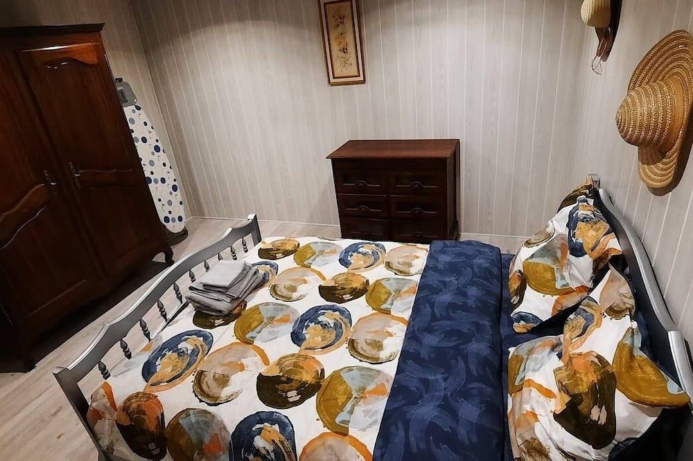 Appartement entier, Appartement avec cour – À 15 min de Bordeaux en tram et 5 min de l'aéroport in Mérignac, Région de Bordeaux