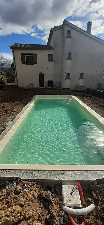Gîte pour 2 personnes, avec Terrasse et Jardin ainsi que Piscine et Vue à Saint-Privat (Ardèche)