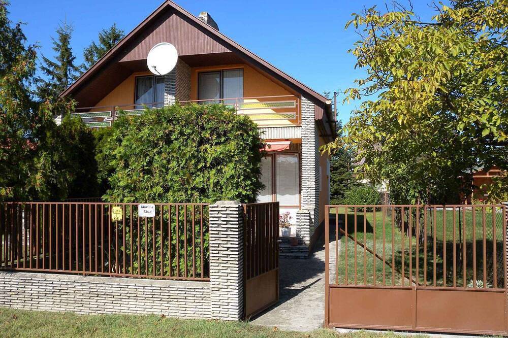 Ferienhaus mit Color-Sat-Tv und Mikrowelle in Balatonkeresztur, Plattensee Südufer