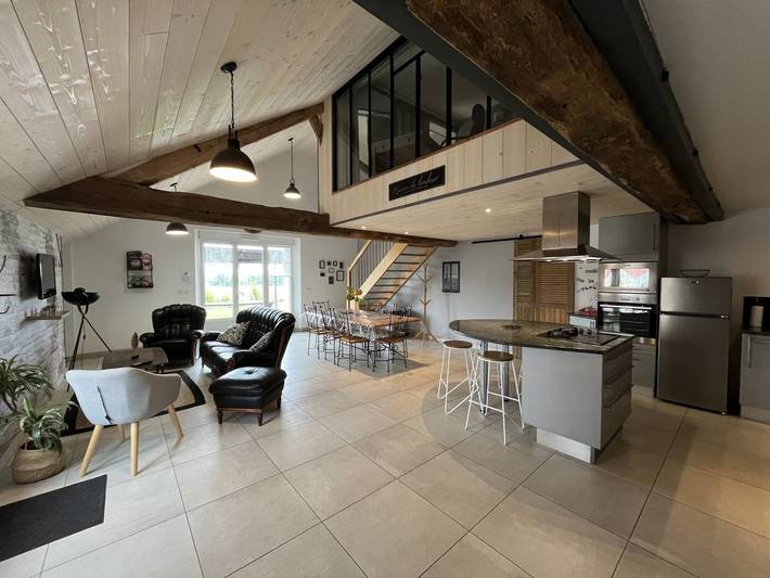 Gîte pour 6 personnes, avec jardin ainsi que jacuzzi et terrasse