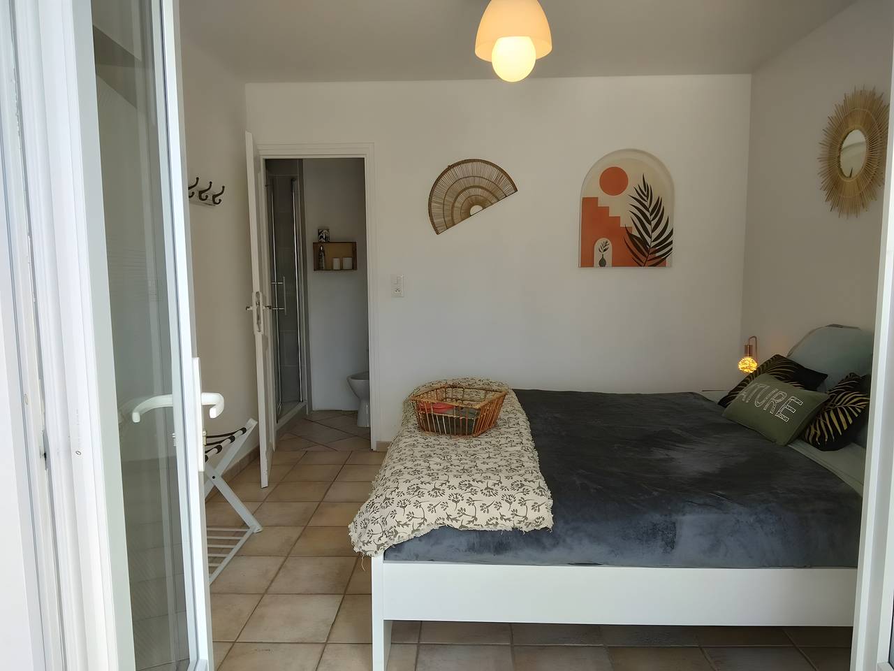 Guest Room 'A L'ombre Des Amandiers - Room 1' with Shared Pool, Communal Garden and Wi-Fi in Saint-Martin-d'Ardèche, Gorges de l’Ardèche
