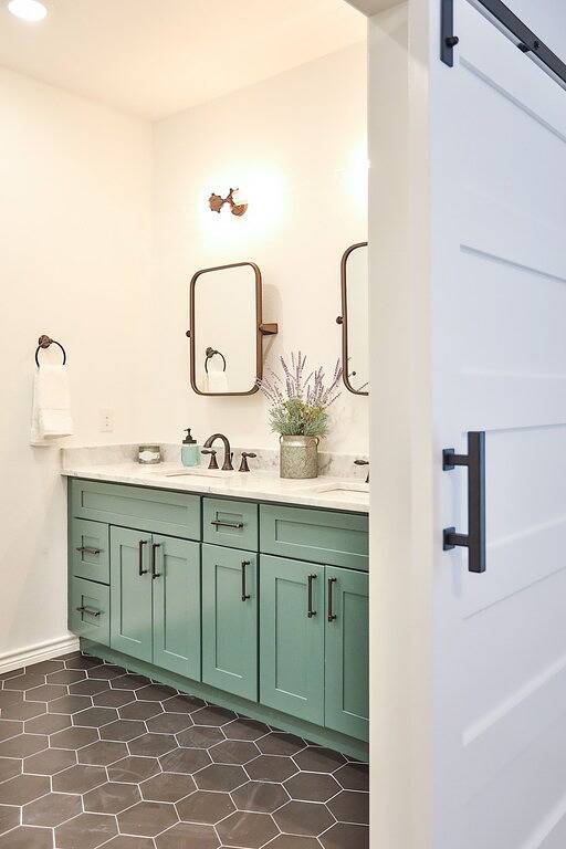 Hill Country Haven a Modern/Rustic 2 Bedroom 2 Bath Townhouse off Main Street in Gillespie County