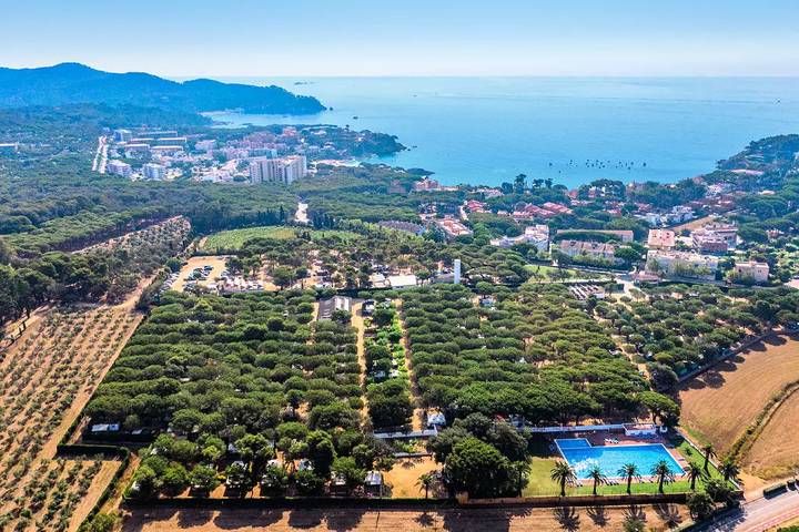 Casa rodante para 4 personas, con Terraza además de Piscina para niños y Piscina en Palamós