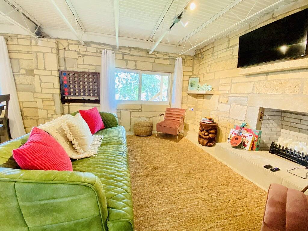 Ausgezeichnete Lage tiefes Wasser das ganze Jahr über, in der Nähe von Lebensmitteln, Restaurants, Lieferung in Lake Travis