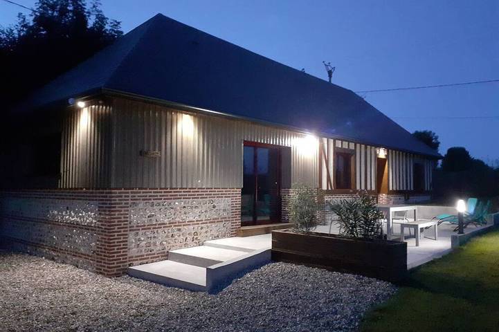 Location de vacances pour 4 personnes, avec terrasse et jardin à Saint-Jouin-Bruneval