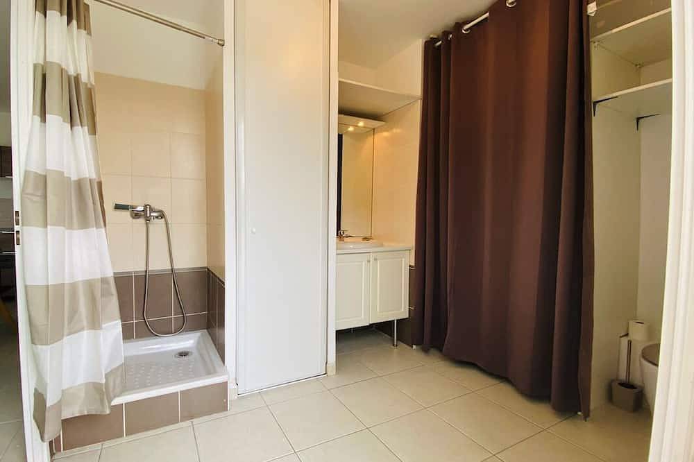 Entire apartment, Studio Terrace Air-conditioned La Ciotat in La Ciotat, Marseille region
