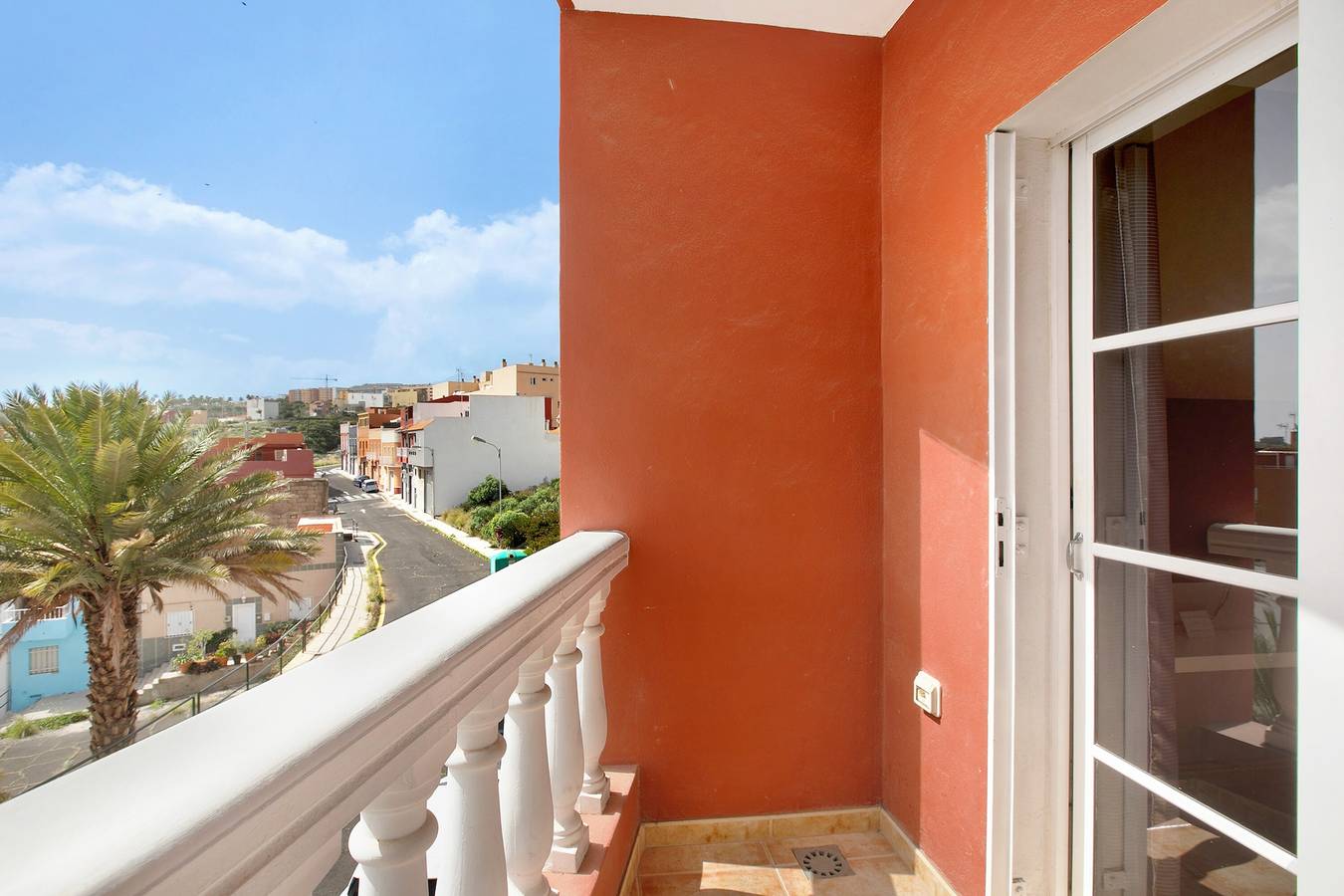 3-Bedroom Holiday Apartment near Santa Cruz with Balcony and Wi-Fi in El Sobradillo, Santa Cruz de Tenerife