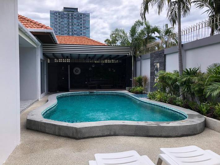 Villa pour 3 personnes, avec terrasse ainsi que vue et piscine à Pattaya - 2