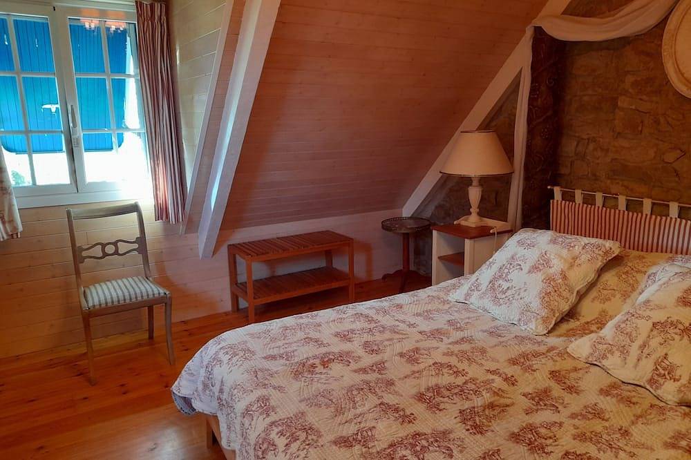 Beautiful traditional Breton house with character in Camaret-sur-Mer, Iroise