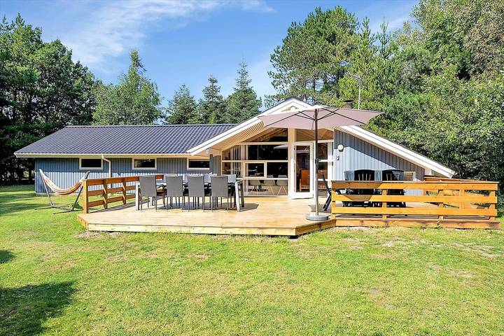 Ferienhaus für 11 Personen, mit Whirlpool und Terrasse sowie Sauna, kinderfreundlich