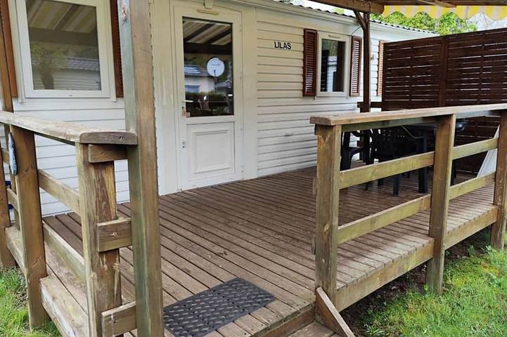 Mobil-home con terraza - 4 pers. in La Tour-d'Auvergne, Parque Natural Regional Volcans d'Auvergne