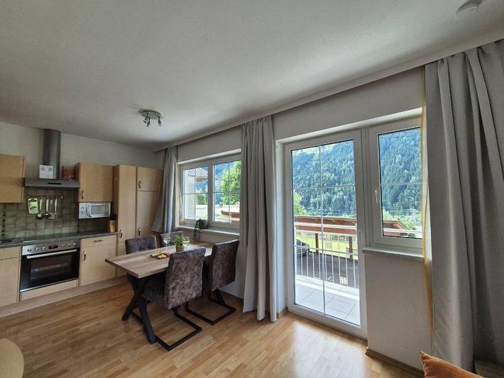 Ganze Ferienwohnung, Appartement 5 mit Balkon oder Terrasse in Hohe Tauern, Flattach