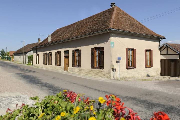 Gîte pour 5 personnes, avec Balcon et Jardin à Laubressel