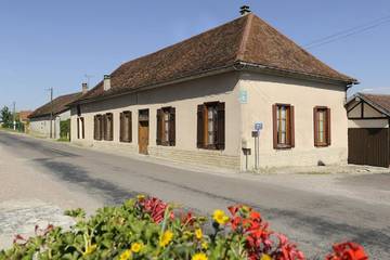 Gîte pour 5 personnes, avec jardin et balcon à Laubressel