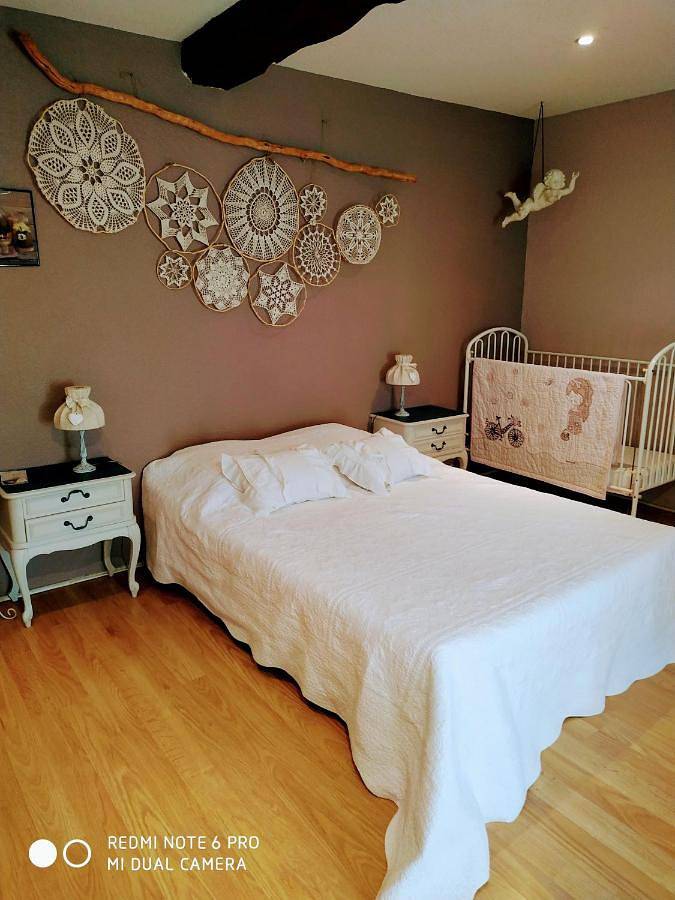 Chambre d’hôte pour 3 personnes, avec Terrasse ainsi que Jardin et Piscine