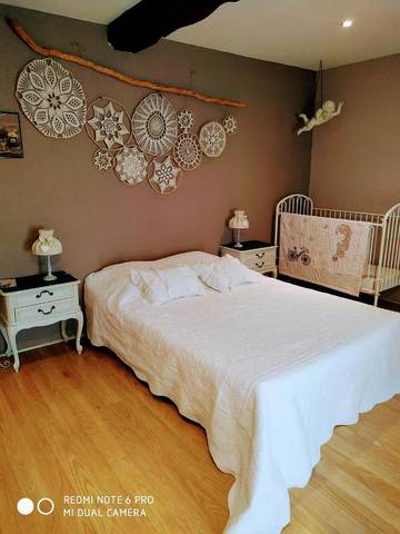 Chambre d’hôte pour 3 personnes, avec piscine et jardin dans Pajay