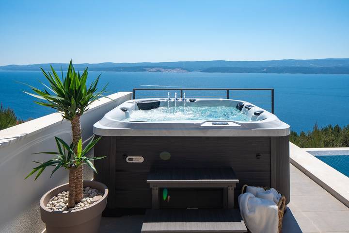 Seaview Villa Aria: Ein spektakulärer Rückzugsort mit 3 Schlafzimmern
 in Stanici, Omis-Riviera