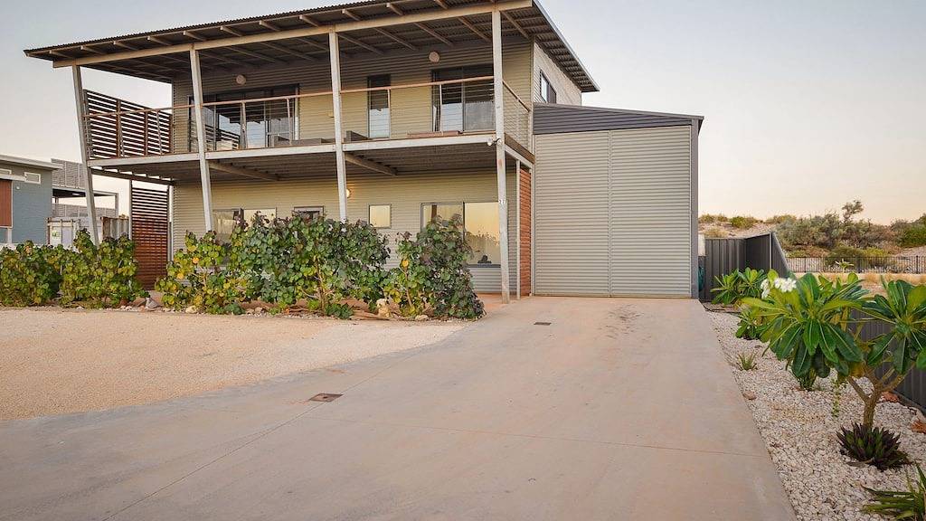 27 Osprey Way - Beobachten Sie den Sonnenaufgang oder setzen Sie sich auf die 2 oberen Decks in Exmouth, Western Australia