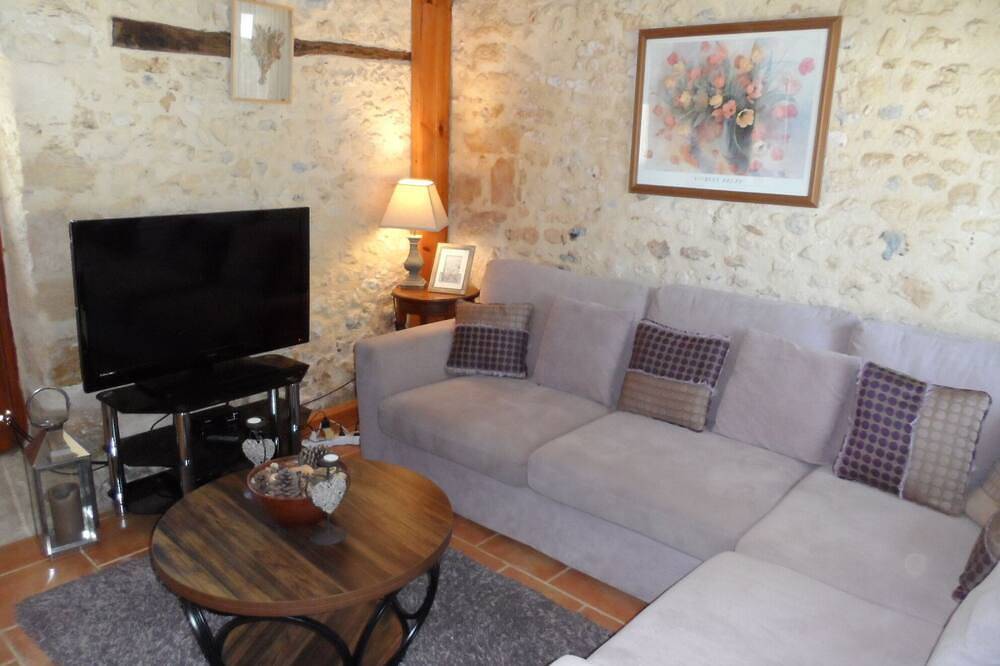 Charming cosy cottage with use of hot tub! in Bars, Périgord Noir