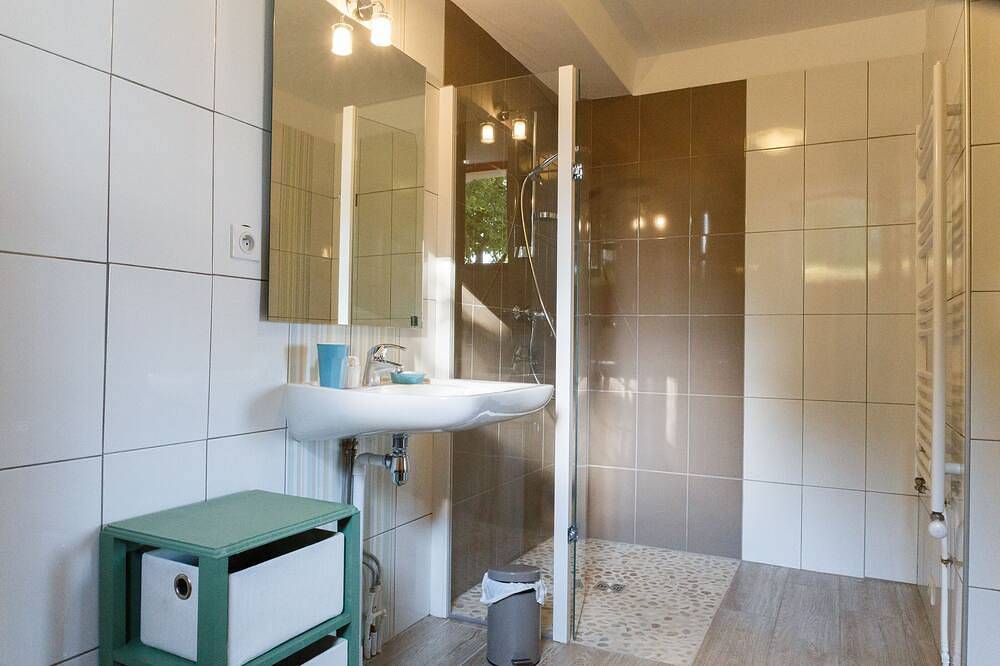 Chambre d'hôtes Cèdre nichée dans un vallon, rénovation récente in Clermont-Dessous, Quercy