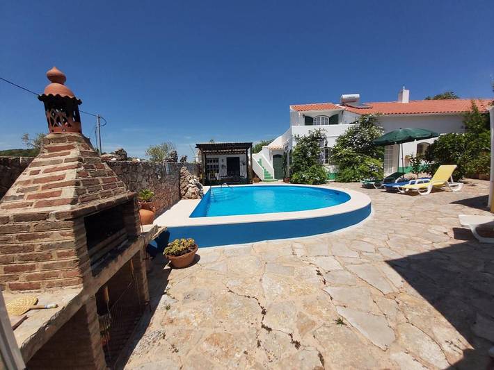 Location de vacances pour 4 personnes, avec vue ainsi que piscine et jardin dans Alte