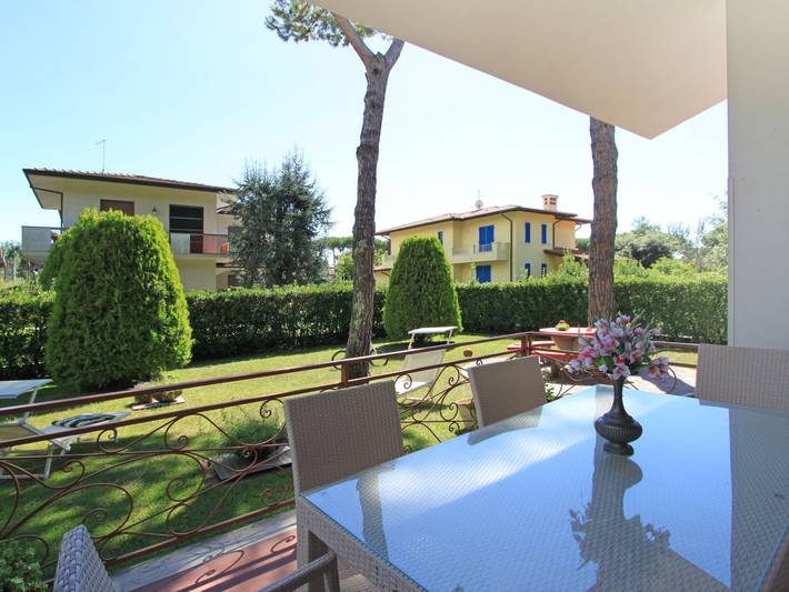 Location de vacances pour 9 personnes, avec jardin et terrasse à Forte dei Marmi - 3