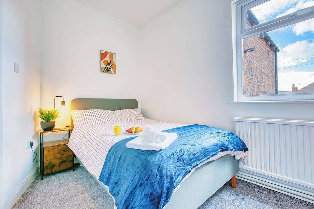 Modern 3-Bed Home Sleeps 6 with Parking & Fast Wifi Perfect for Contractors & Long Stays in St Helens, Nordwestengland