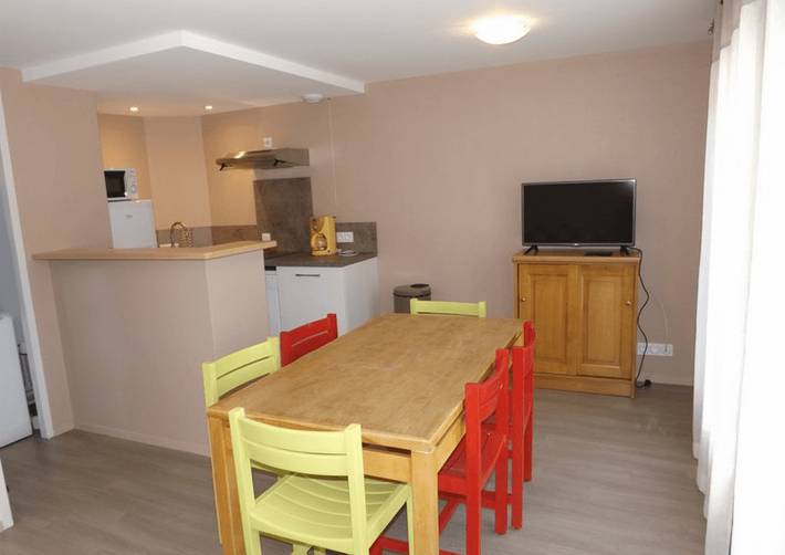 Chalet pour 6 personnes, avec terrasse, adapté aux familles dans le Cantal