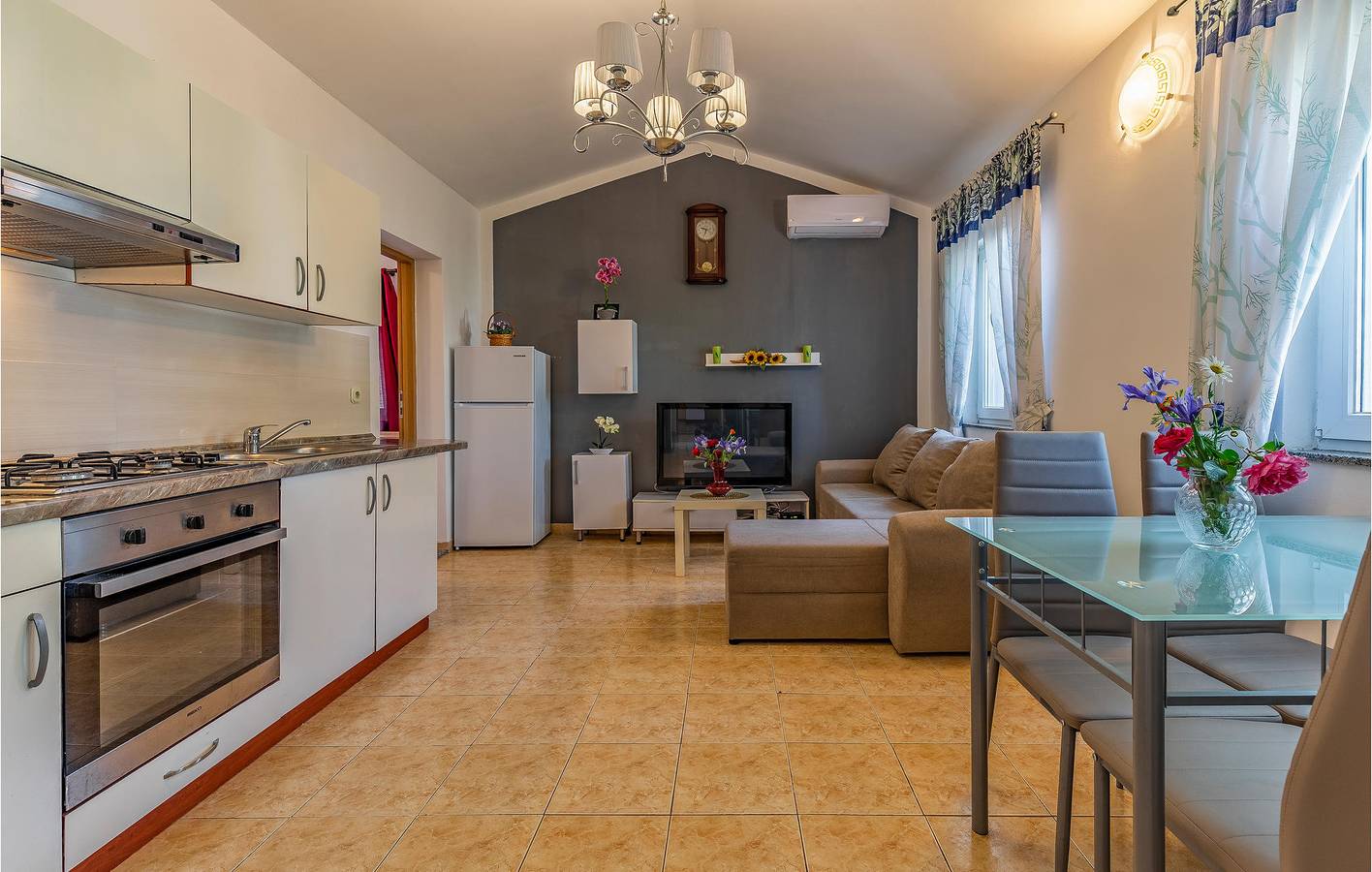 Accogliente appartamento con 1 camera da letto, terrazza e parcheggio, a 2,5 km dalla costa in Medolino, Costa meridionale dell´Istria