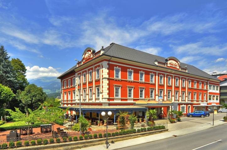 Hotel, mit Terrasse und Garten sowie Pool in Spittal an der Drau