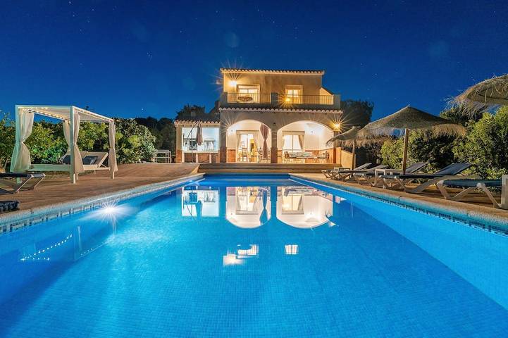 Villa für 9 Personen, mit Balkon und Garten - 1