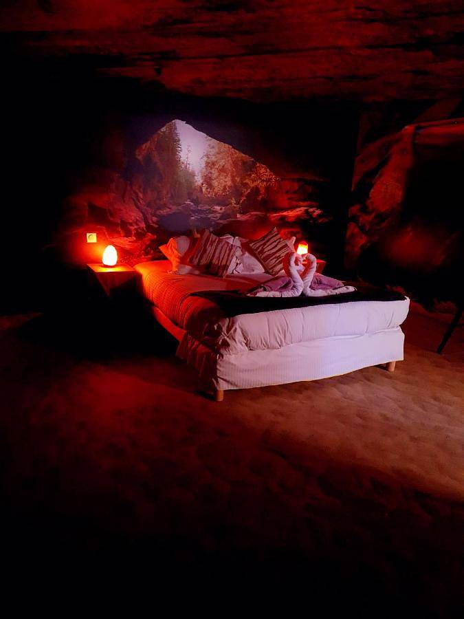 Hôtel pour 2 personnes, avec sauna et jacuzzi ainsi que jardin et piscine à Saint-Pierre-d'Argençon - 3