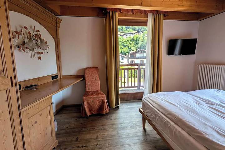 Ganze Wohnung, Doppel- oder Zweibettzimmer mit eigenem Bad in Mestriago, Commezzadura