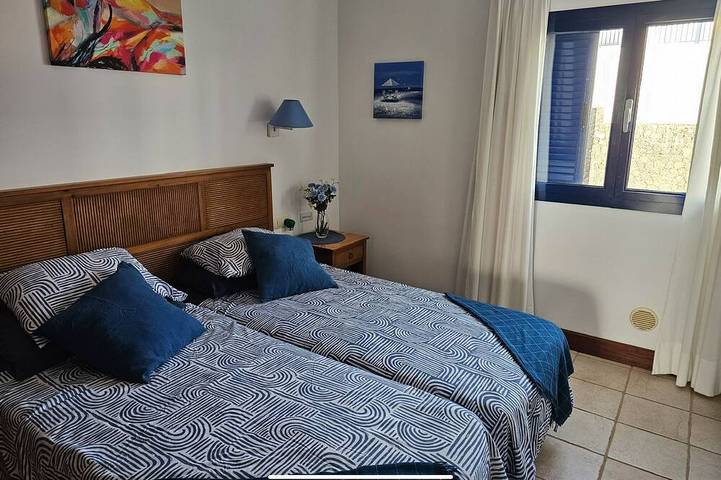 Villa mit privatem Pool und spektakulärem Meer- und Bergblick in Puerto Calero, Yaiza
