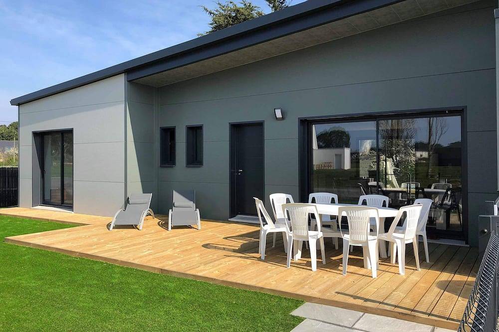 Modern house in Pénestin, Côte des Mégalithes