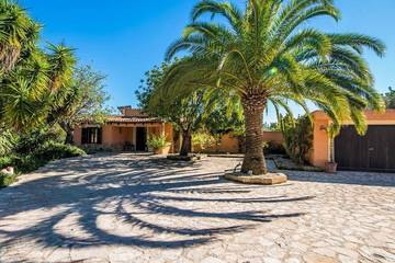 Finca mit Whirlpool für 6 Personen, mit Garten und Terrasse sowie Whirlpool, mit Haustier in Artà