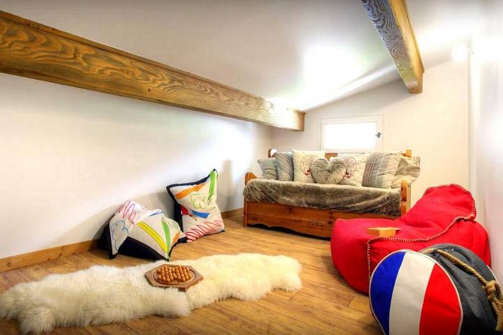 Chambre d’hôte pour 12 personnes, avec vue et jardin, animaux acceptés à Courchevel - 3